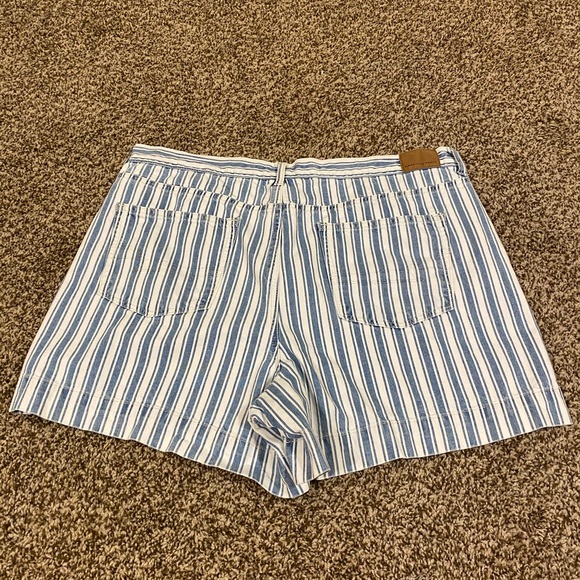 American Eagle Mom Shorts - Picture 2 of 6